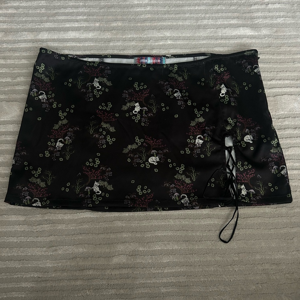 URBAN OUTFITTERS GOING OUT MINI SKIRT